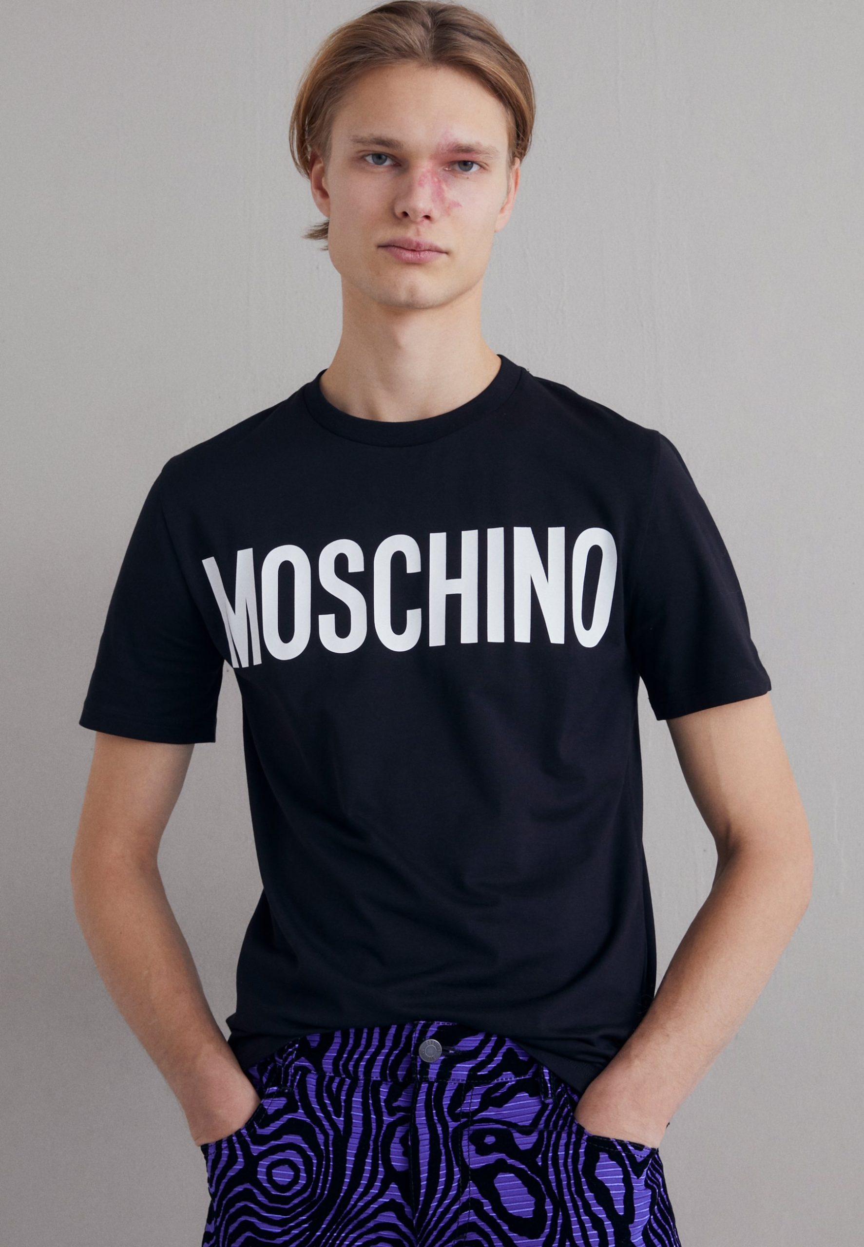 Black-Moschino-Tee-Unisex-T-Shirt-With-Logo-FTS055 Black Moschino Tee Unisex T-Shirt With Logo FTS055