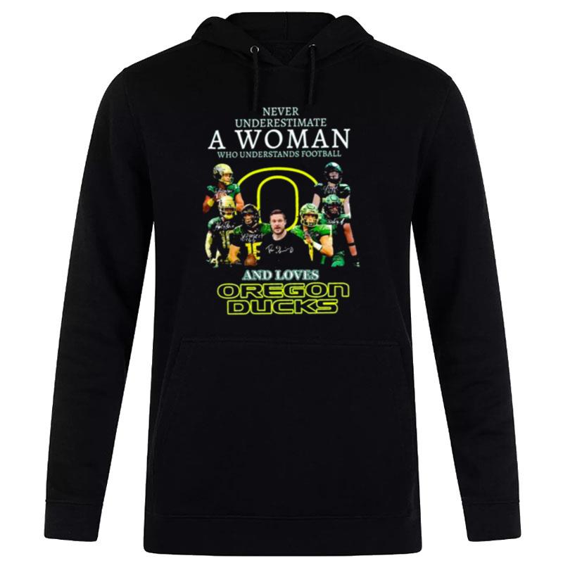 Never-Underestimate-A-Woman-Who-Understands-Football-And-Loves-Oregon-Ducks-Signatures-2022-Unisex-Pullover-Hoodie Never Underestimate A Woman Who Understands Football And Loves Oregon Ducks Signatures 2022 Unisex Pullover Hoodie