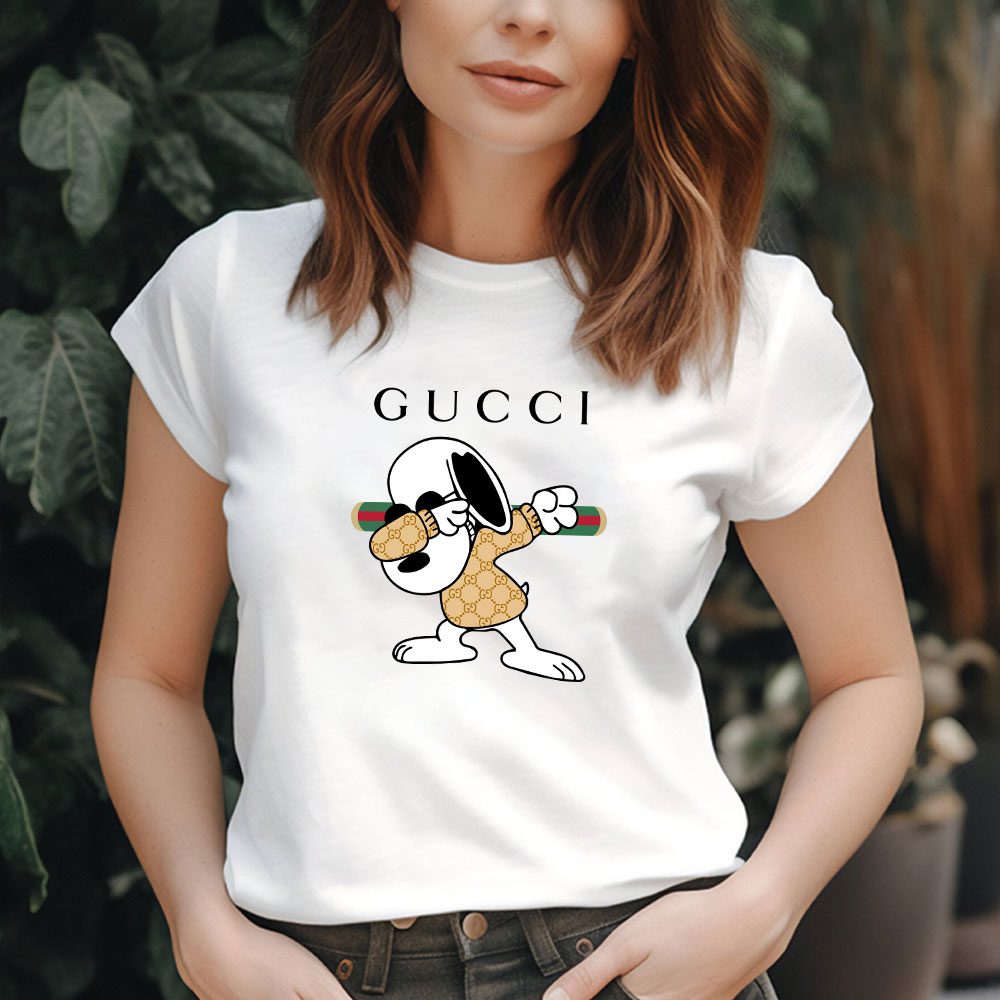 Gucci-Snoopy-Dabbing-Lady-T-Shirt-Luxury-Tee-For-Women-LDS1443-1